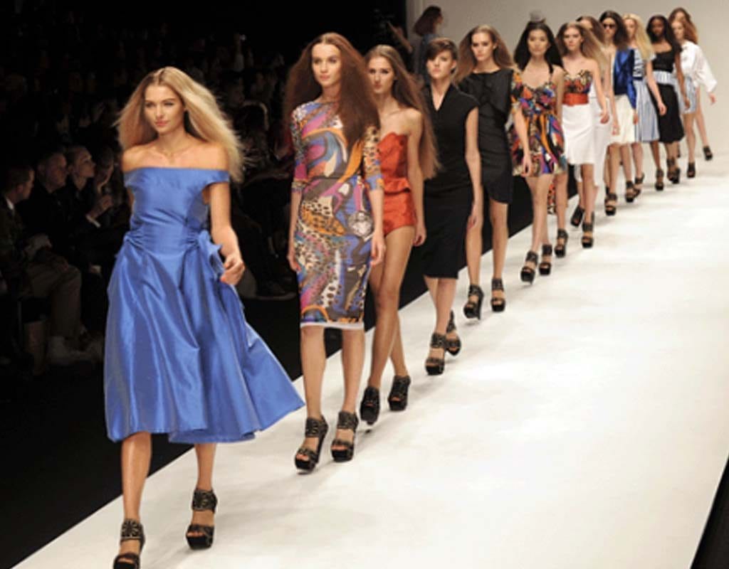 beginner fashion model photoshoot dubai uae